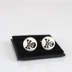 Tradera Manschettknappar, silverpläterad mässing, emalj, Skull & Bones, Skultuna> Manchetknapper