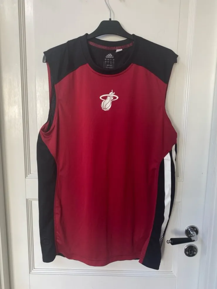 Tradera Miami Heat Lebron James baskettröja, storlek L> Basket