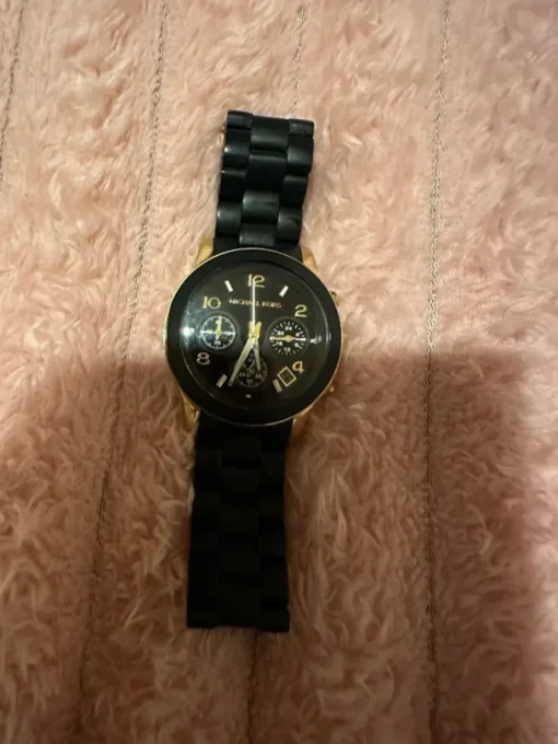 Tradera Michael Kors Damklocka - Svart Silikonarmband & Guldfärgad> Andet Urrelateret