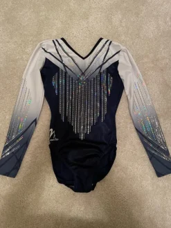 Tradera Milano blå tävlingsdräkt glitter paljetter gymnastikdräkt storlek 34> Gymnastik