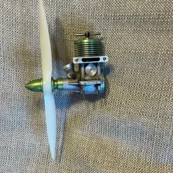 Tradera Modellflyg motor med 2st propellrar.| Modelmotorer