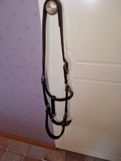 Tradera Mörkbrunt lädergrimma med mässingsbeslag COB> Ridning Og Ridesport