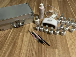 Tradera Nagelset med UV-lampa och nagellack> Manicure, Hånd- & Fodpleje