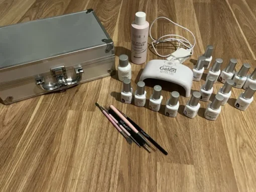Tradera Nagelset med UV-lampa och nagellack> Manicure, Hånd- & Fodpleje