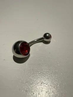 Tradera Navelpiercing / Piercing (Röd)> Piercinger