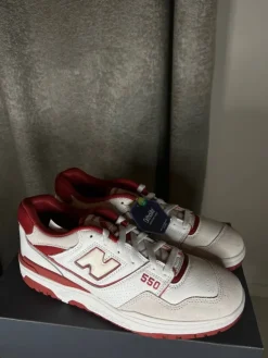 Tradera New Balance 550 Sneakers - Vit och Röd - Storlek 44 1/2> Herresko