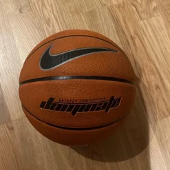 Tradera Nike Dominate Outdoor Competition Basketboll> Basket