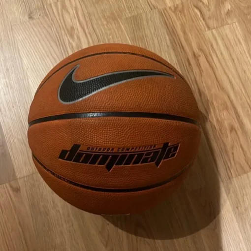 Tradera Nike Dominate Outdoor Competition Basketboll> Basket