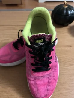 Tradera Nike löparskor rosa 38,5 (24cm)> Løb