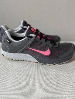 Tradera Nike Wildhorse GTX Löparskor, Grå/Rosa, str 38> Løb
