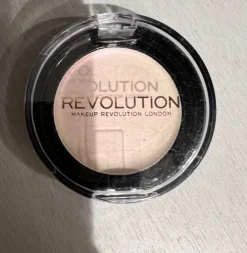 Tradera Ny & oöppnad Revolution STROBE BALM ”flip”.> Makeup