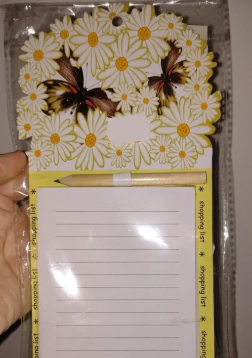 Tradera NY shoppinglista Gul Vit Fjärilar Blommor + Penna Fin Unik Kul Present| Andet - Hjem & Husholdning