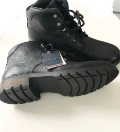 Tradera Ny Tommy Hilfiger Stövlar Svart Storlek 42> Herresko