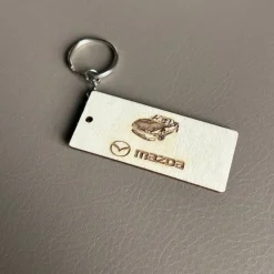 Tradera Nyckelring med Gravyr i ljust trä - Mazda miata| Merchandise