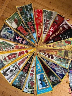 Tradera Nytt pris! Japanska Turist/tempel/berg/skidort vimplar/flaggor> Flag
