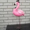 Tradera Oanvänd 62 cm hög flamingo med hatt och fluga för trädgården| Havedekorationer