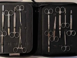 Tradera Obduktions set i väska. komplett, oanvänt i nyskick.> Medicinske Gadgets