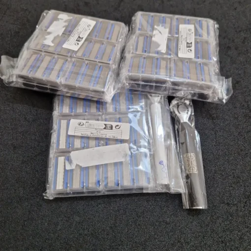 Tradera OBS helt ny 6blads rakblad 90st + 2st rakhyvel handtag| Barbering