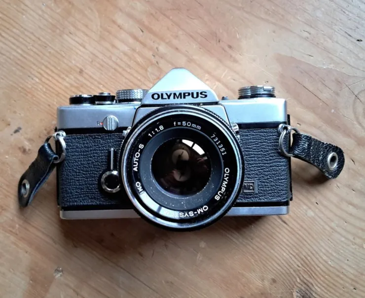 Tradera Olympus OM-1 med normal optik, Repobjekt.| Fotokameraer