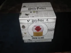 Tradera ONCE IN A LIFETIME:ULTRASÖT HARRY POTTER SNÖGLOB I SIN LÅDA> Filmmemorabilia