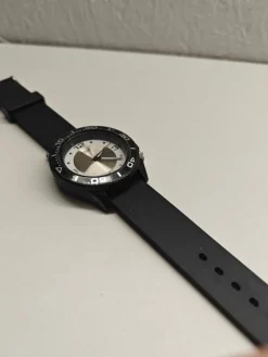Tradera One Unisex Barnklocka med Svart Silikonarmband> Børnure