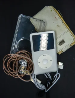 Tradera *Paket* iPOD Classic 80gb Silver (128GB) med tillbehör| Mp3 Og Mp4-afspiller