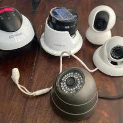 Flash Sale Paket med övervakningskameror - Bosch, Tapo, Qvis Låse & Alarmer