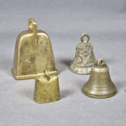 Best Parti klockor i mässing, mm. - Bordsklockor - Ringklockor - 1900-tal- Vintage Tin & Messing