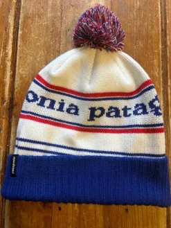 Cheap Patagonia vit, blå och röd mössa Hovedbeklædning