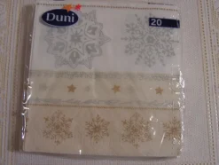 Tradera Påbörjad förpackning med 15 st servetter med julmotiv/snöstjärna| Hobbymaterialer
