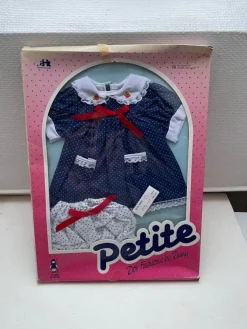 Tradera Petite klädset för dockor vintage Hunter toys oöppnad - Doll fashions by Dany #1| Dukker