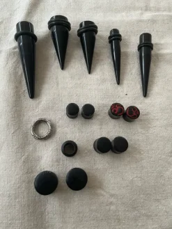 Tradera piercing, töjning, pluggar,> Piercinger