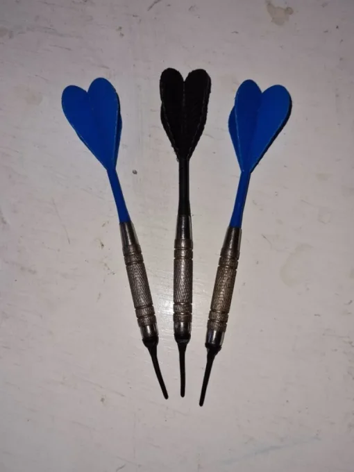 Tradera Pilset med 3 dartpilar med plastspetsar> Dart