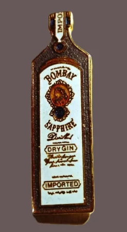 Tradera PIN - BUTELJ SAPHIRE DRY GIN - VINTAGE MED BUTTERFLY CLUTCH> Stifte & Nåle