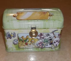 Tradera Plåtburk Sparbössa Grön Skattkista Diddle> Sparebøsser