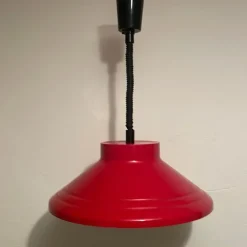 Hot Röd lackad vintage ”GEMI” taklampa med spiral sladd, vintage, retro Antikviteter