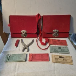 Tradera Röda Konduktörsväskor - leksak - vintage> Øvrigt Samlerlegetøj