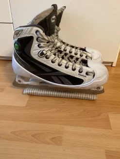 Tradera Reebok 16K Pro Ishockey målvaktsskridskor Storlek 46> Hockey & Skøjter
