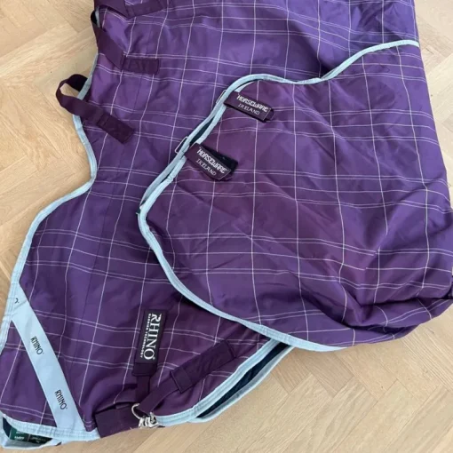 Tradera Rhino Horseware 450 Täcke - storlek 155> Ridning Og Ridesport