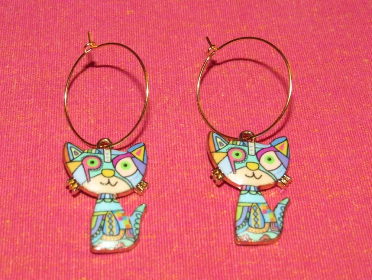 Tradera Örhängen med katt/katter av emalj/zinklegering/rostfritt stål.> Selvdesignede Smykker