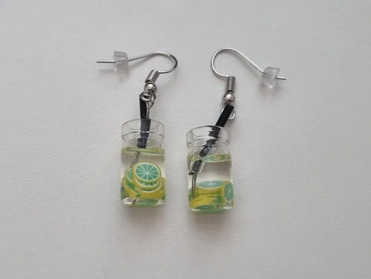 Tradera Örhängen, Miniatyr glasflaska / drink med fyllning (variant 13)| Smykker