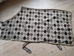 Tradera Rutmönster fleecetäcke 135 cm i princip oanvänt> Ridning Og Ridesport