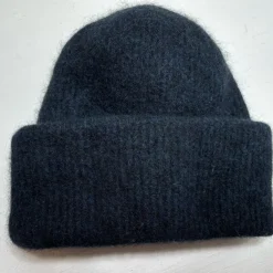 New Samsøe Samsøe mörkblå mössa, Alpacka och merinoull garn. storlek ONE SIZE Hovedbeklædning