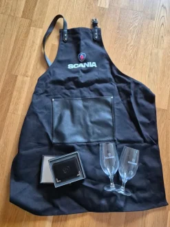 Shop Scania-förkläde, plånbok & vinglas - exklusivt set! Andet Tilbehør