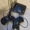 Tradera Sega Mega Drive 16-bit konsol med två handkontroller> Sega