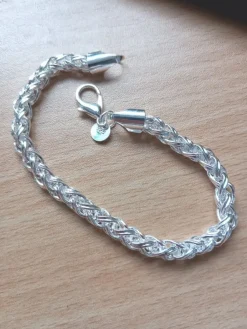 Tradera Silverarmband sterling 925, vackert tvinnat, silverpläterat 925 stämplat> Armbånd