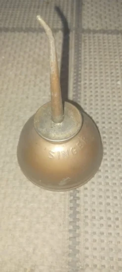 Tradera Singer Oljekanna - Made in USA> Kuriositeter