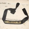 Tradera SJÖMANSSKOLAN MÖSSBAND| Båd- & Skib-memorabilia