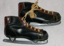 Tradera Skridskor Svarta och Bruna Kraftiga och Stadiga Storlek 30> Hockey & Skøjter