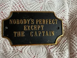 Tradera SKYLT i mässing > Skilte